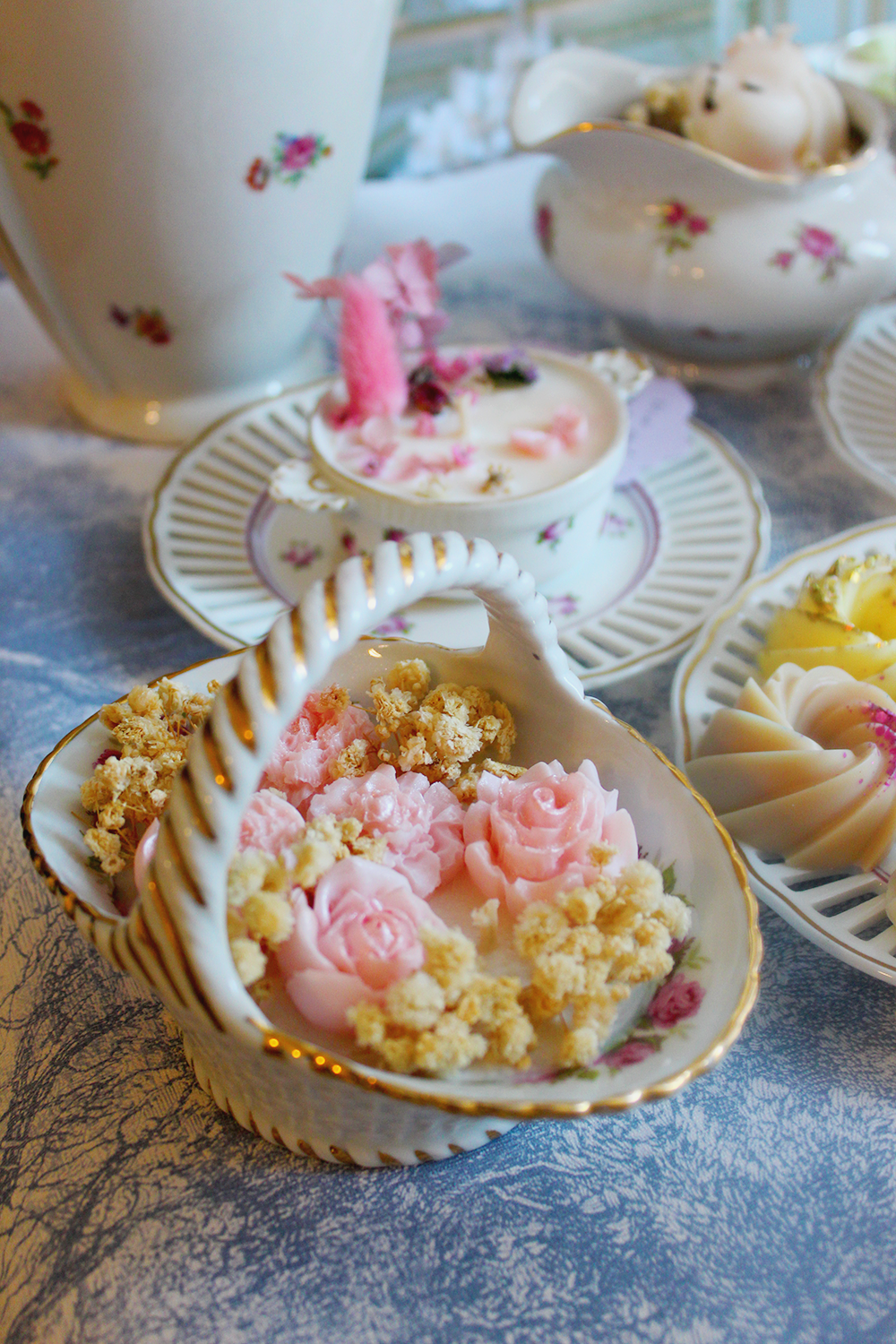 Le Festin du Petit Lapin " service à thé en porcelaine de Sologne parfum gourmand