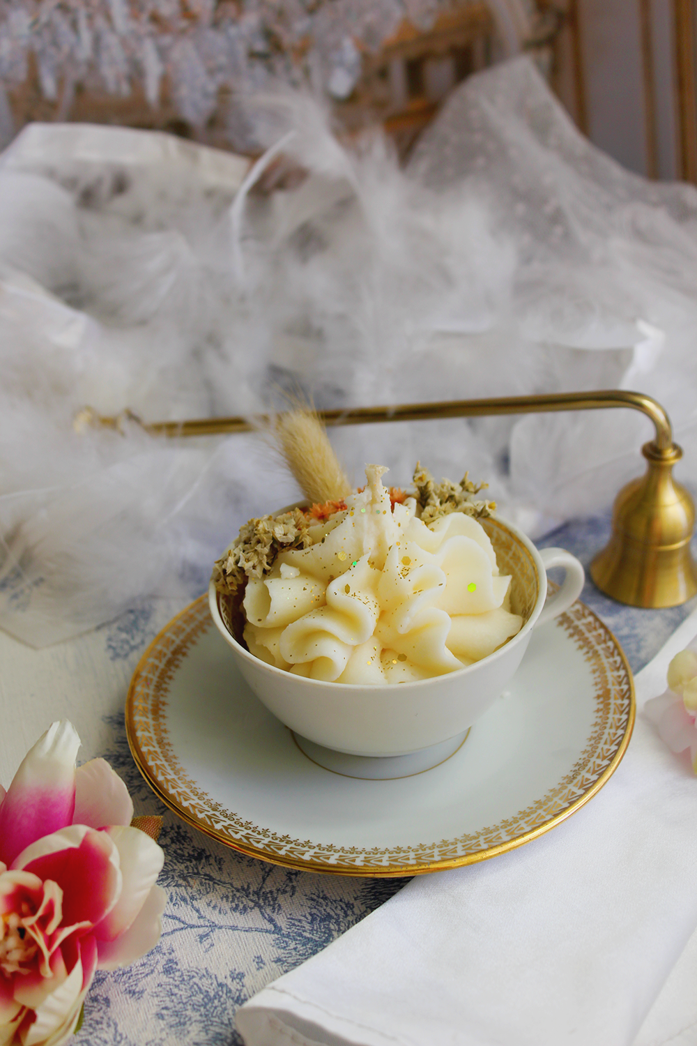 Bougie chantilly de cire " gourmandise de la reine" parfum thé noir et vanille
