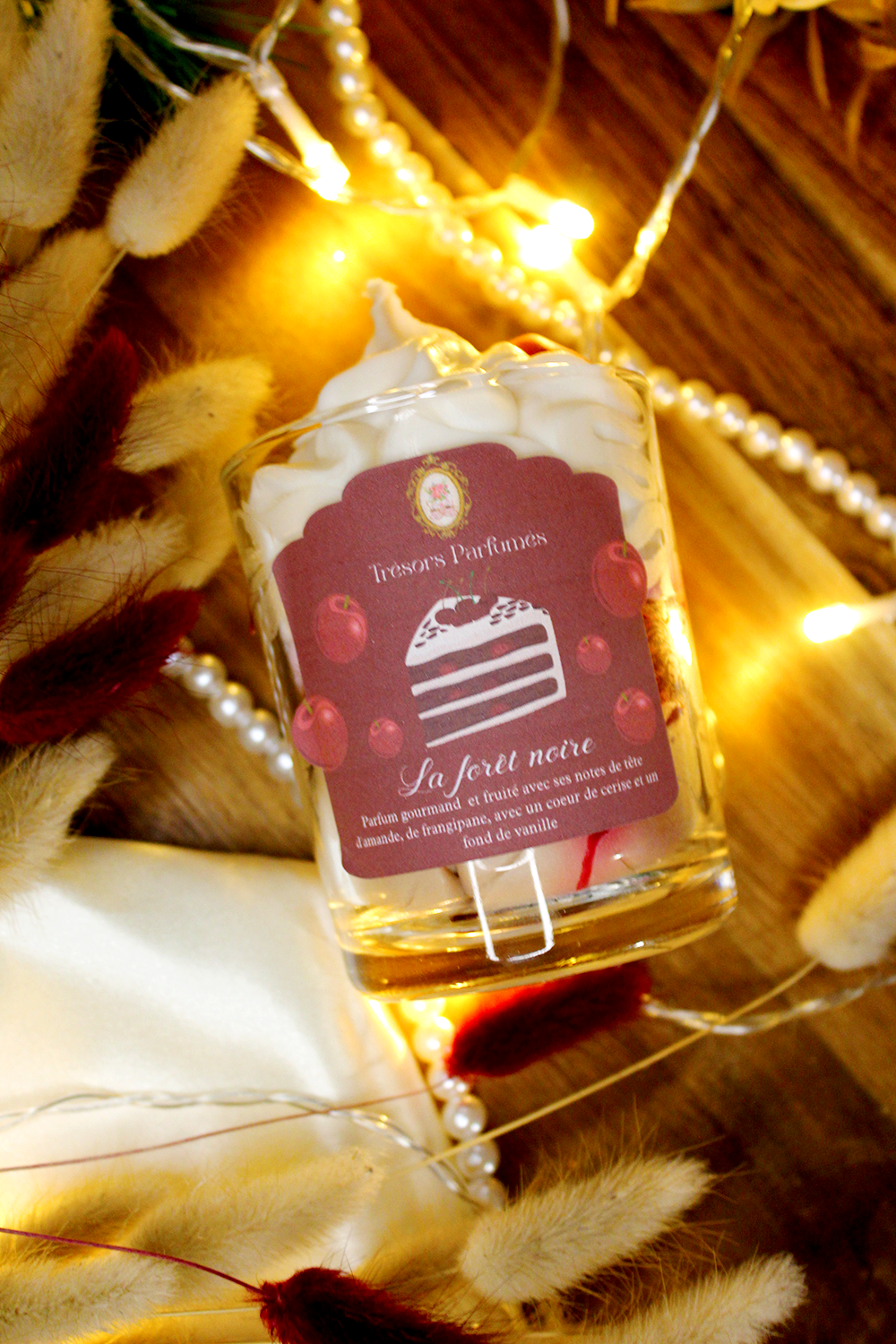 Bougie gourmande "La forêt noire" parfum cerise noire