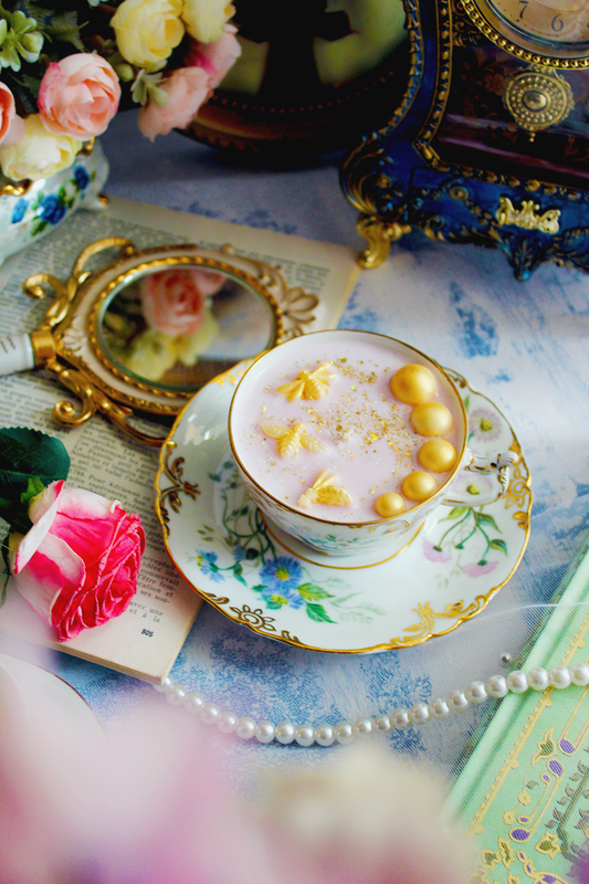 Bougie parfumée décorative Lady Kate parfum explosion fleurie