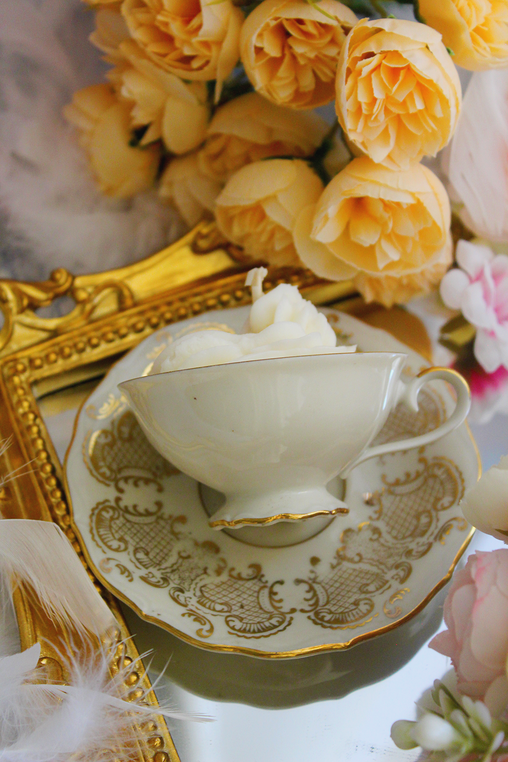 Bougie chantilly de cire Les Dentelles d’Or parfum cyclamen sauvage