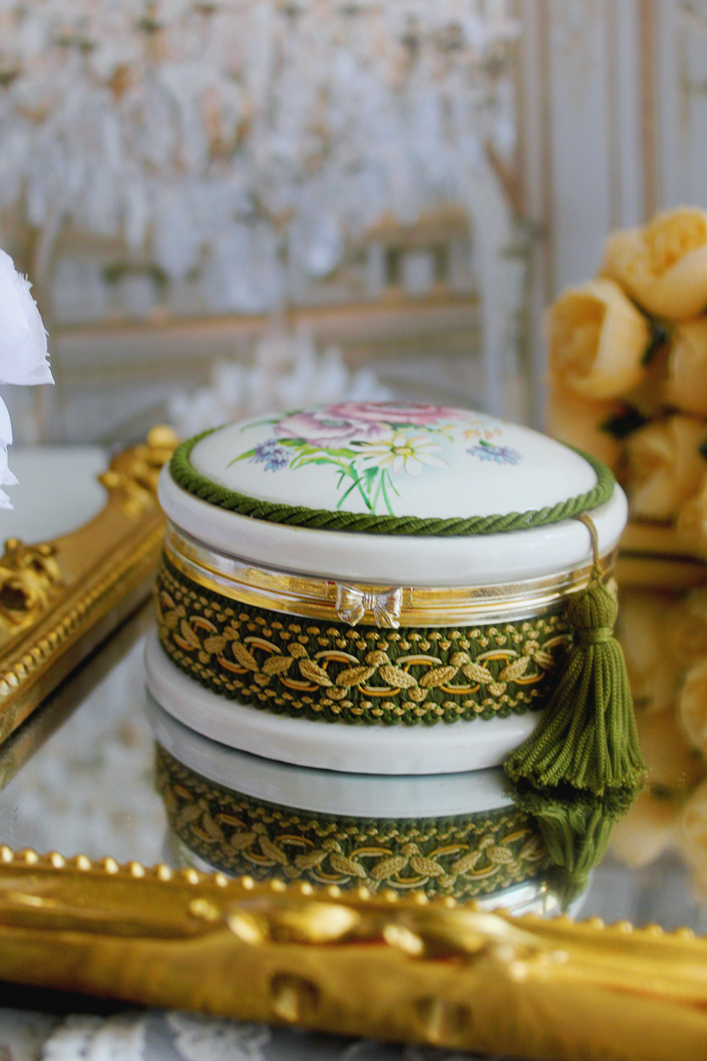 Bougie décorative dans un coffret à bijoux personnalisée ose et brille parfum poudre de bébé