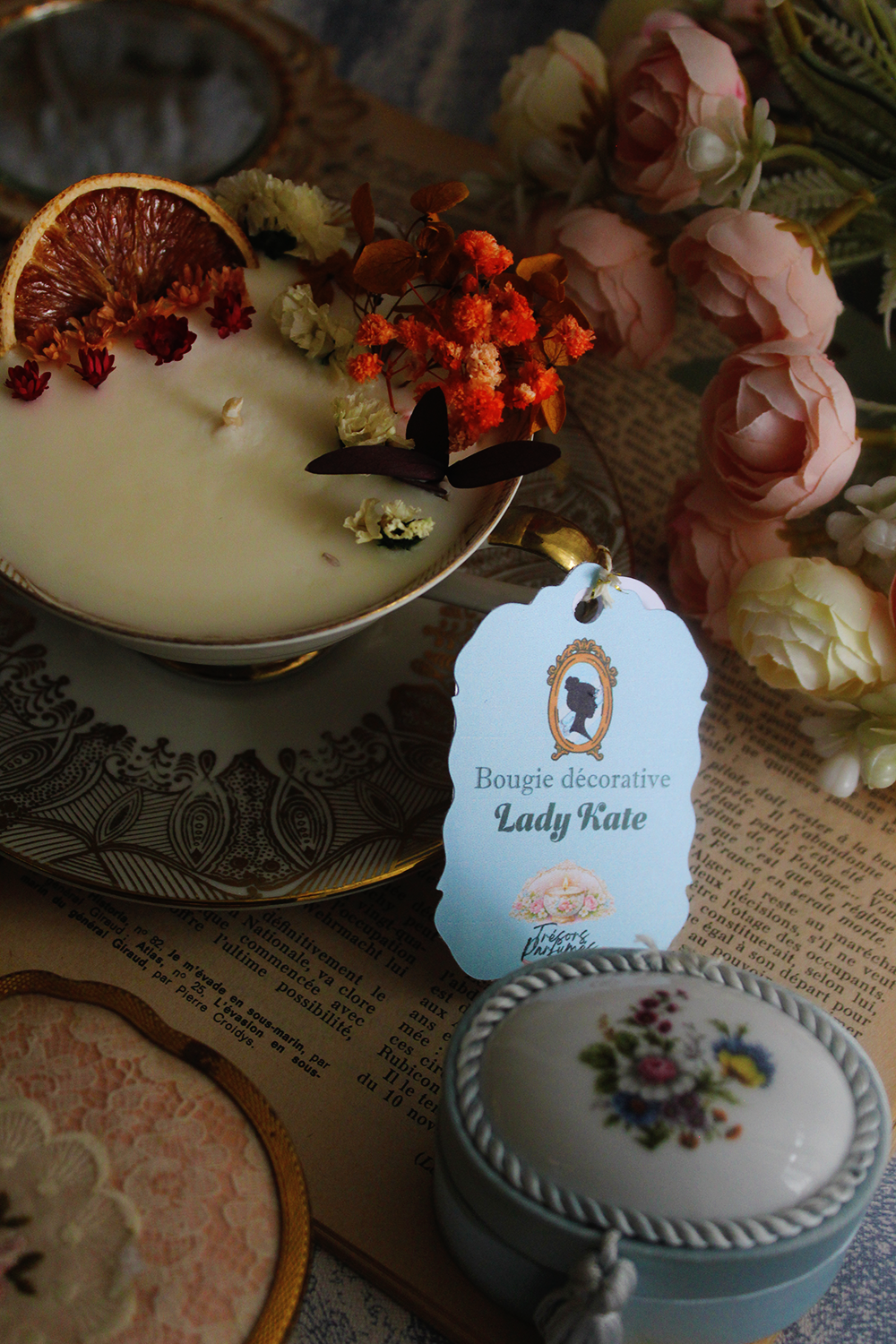 Bougie parfumée décorative Lady Kate parfum nougat blanc