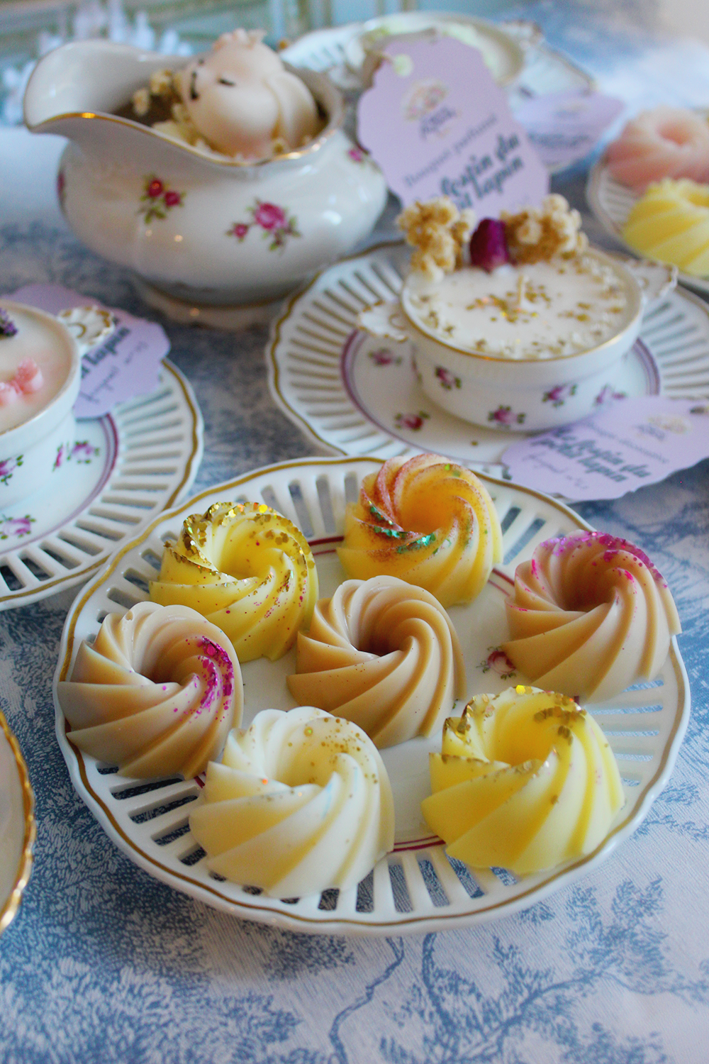 Le Festin du Petit Lapin " service à thé en porcelaine de Sologne parfum gourmand