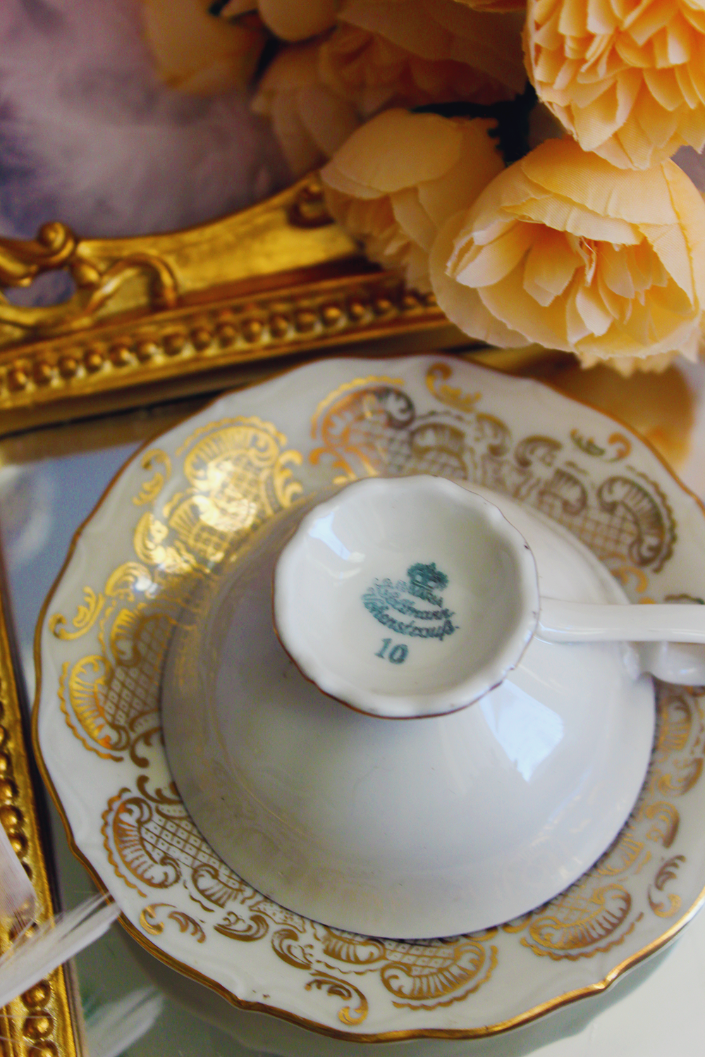 Tasse à café en porcelaine de Bavière - Les Dentelles d’Or