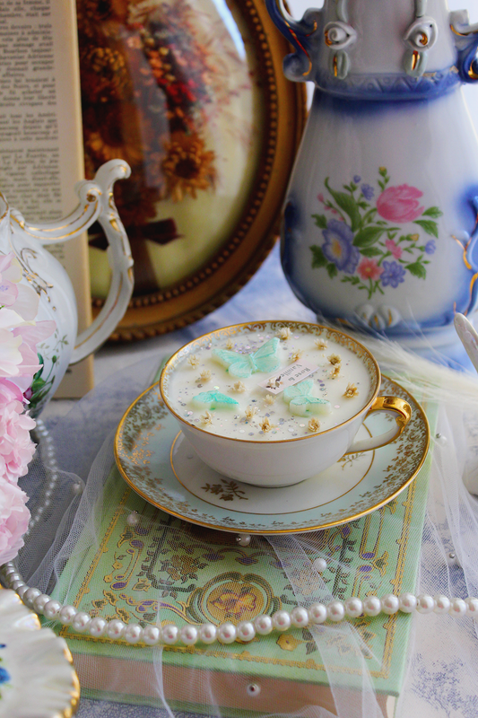 Bougie décorative parfumée Lady daphnée parfum rose et vanille