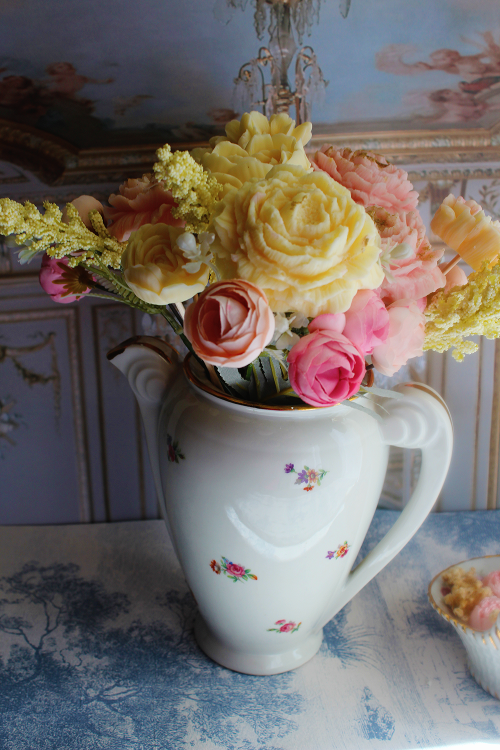Le Festin du Petit Lapin " service à thé en porcelaine de Sologne parfum gourmand
