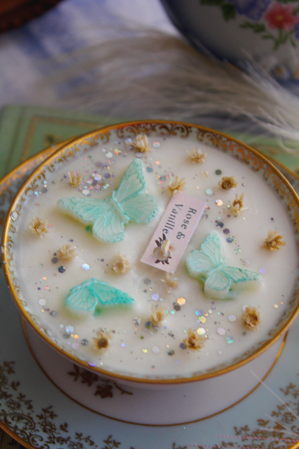 Bougie décorative parfumée Lady daphnée parfum rose et vanille