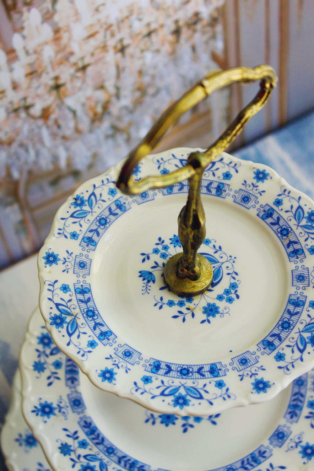 Présentoir à gâteaux 3 étages en porcelaine de Bavière