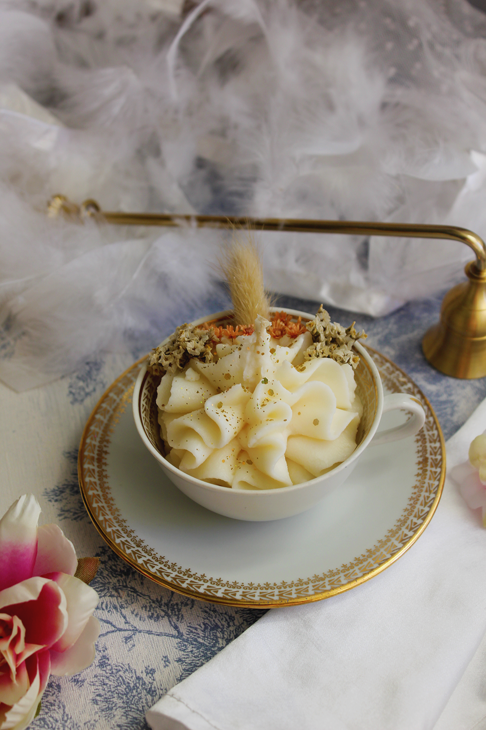 Bougie chantilly de cire " gourmandise de la reine" parfum thé noir et vanille