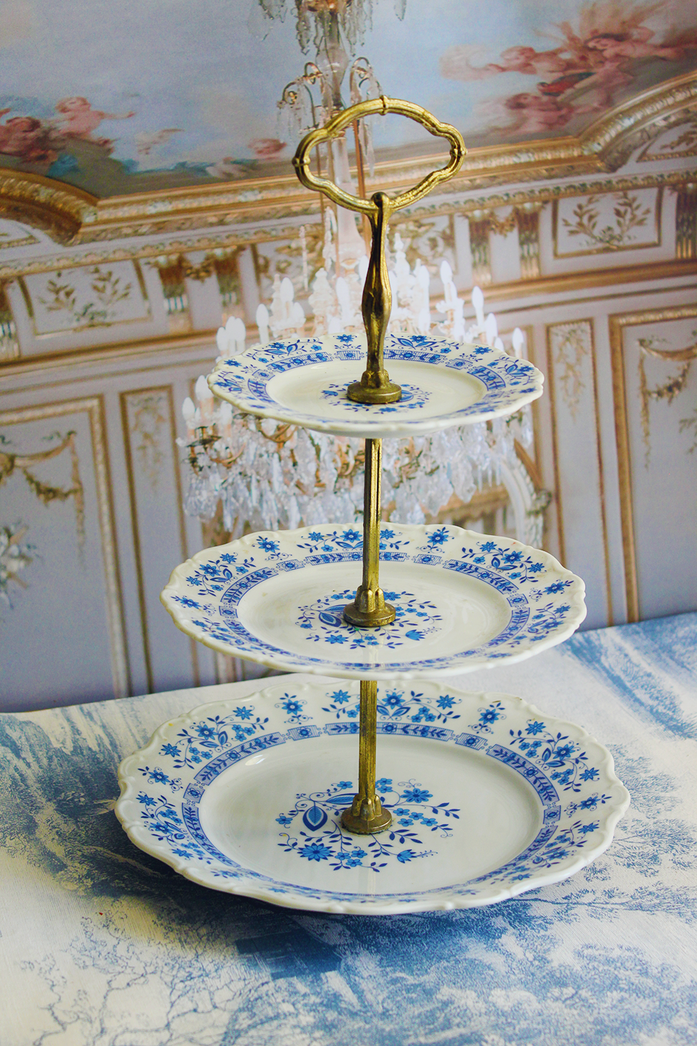 Présentoir à gâteaux 3 étages en porcelaine de Bavière