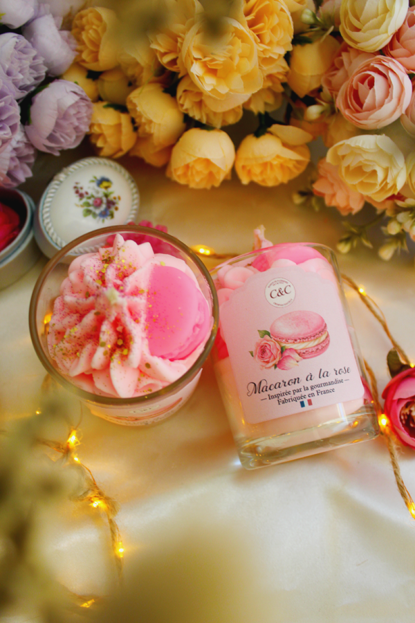 Le macaron à la rose– bougie chantilly parfumée