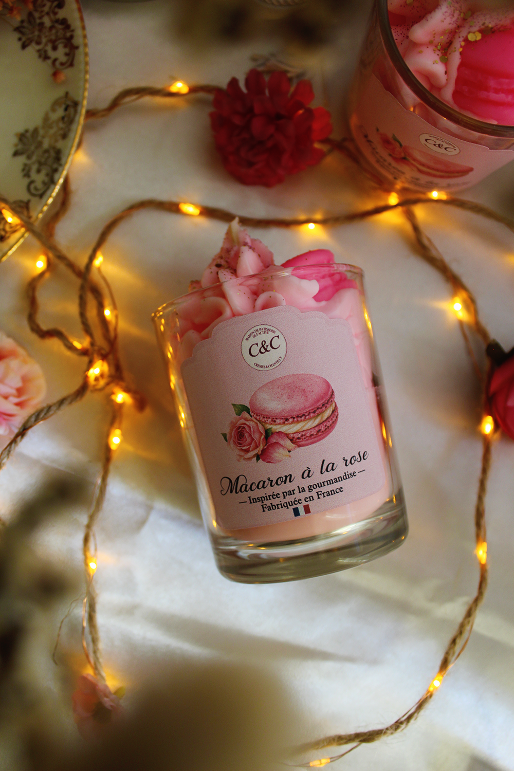 Le macaron à la rose– bougie chantilly parfumée – Image 3